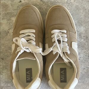 Mia women’s tan sneakers size 9